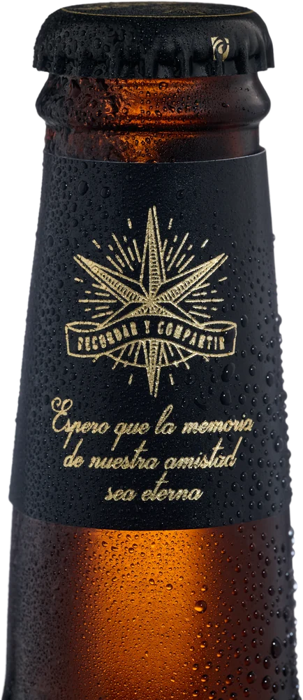 Cuello de la botella de DORADA con la dedicatoria manuscrita en dorado sobre etiqueta negra